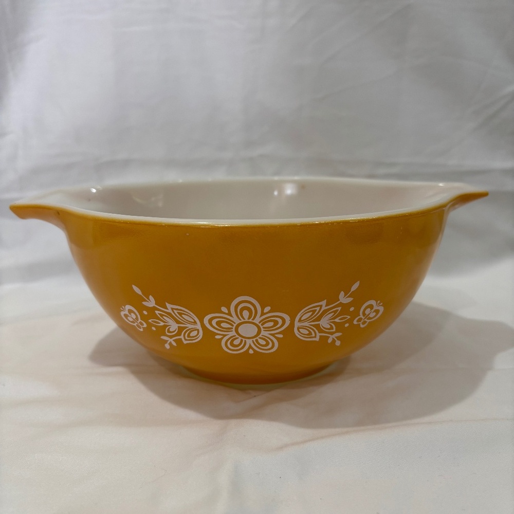 Vintage Pyrex Mixing or Baking bowl
